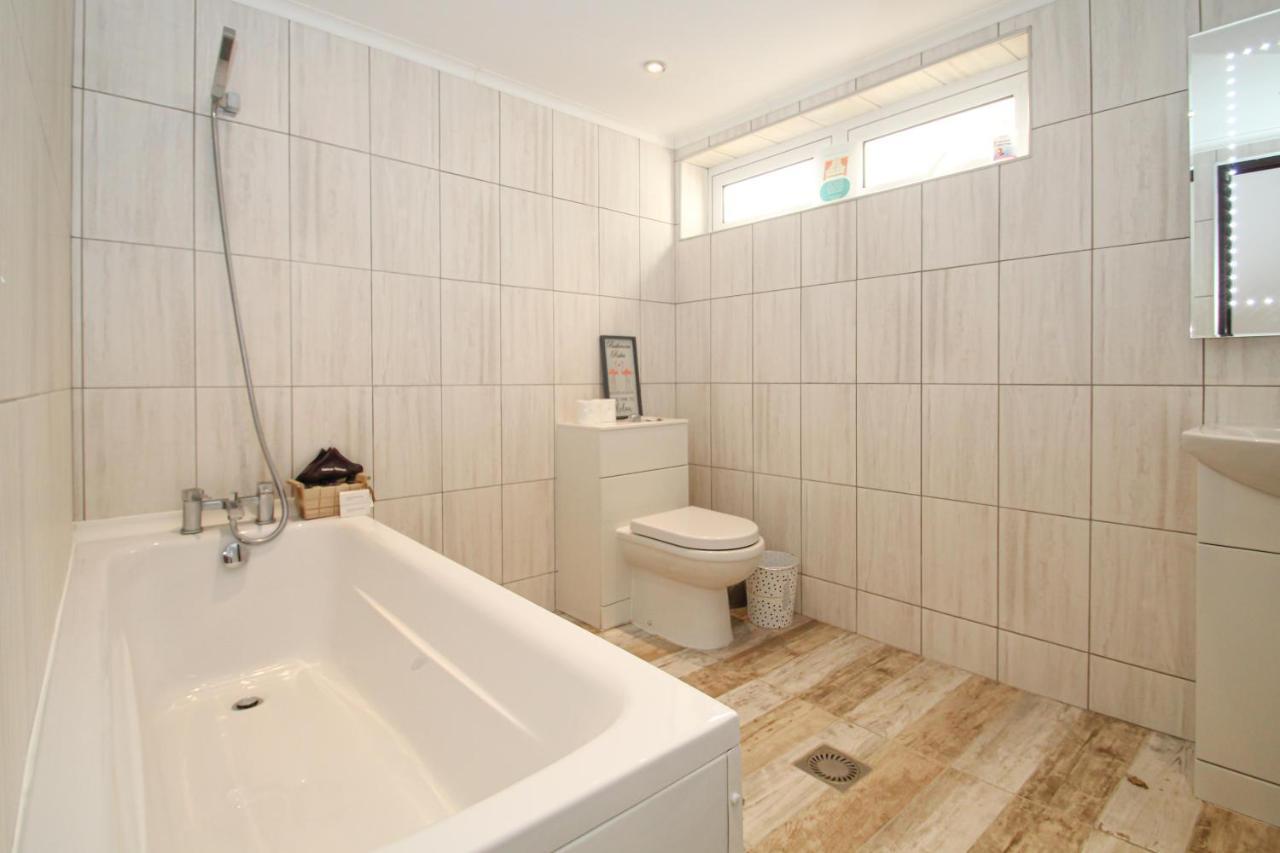 לנרק Deluxe Apartment מראה חיצוני תמונה